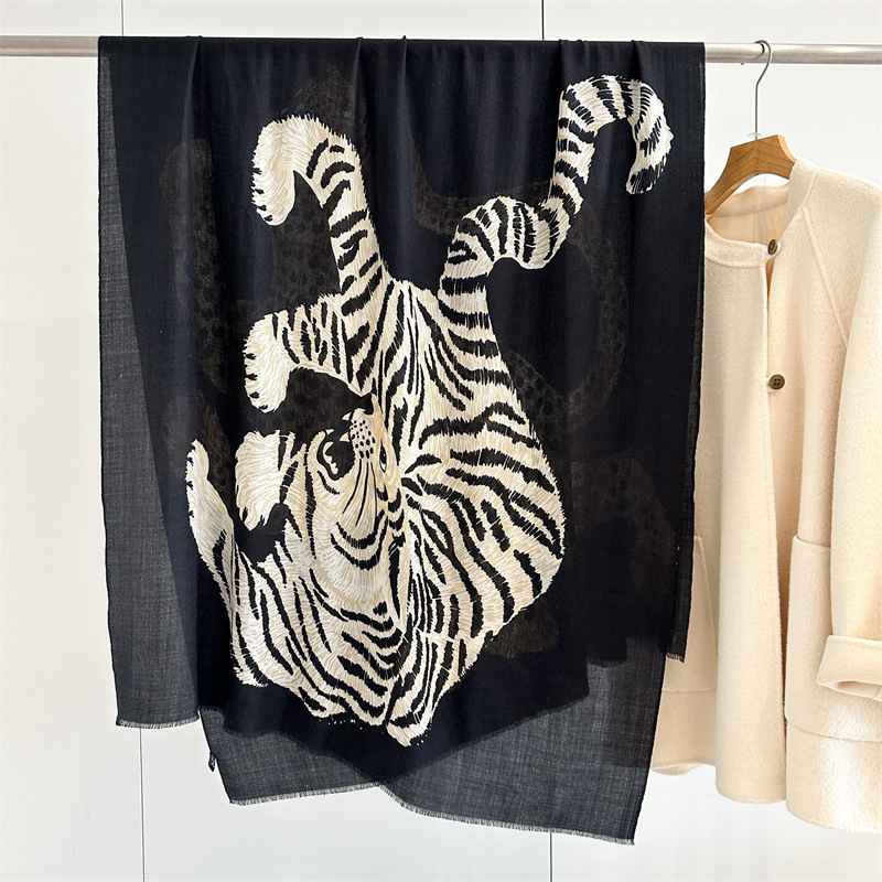 Lion Print Tassels Cashmere Lu - Winter Clothing Hong Kong ulasan dan harga
