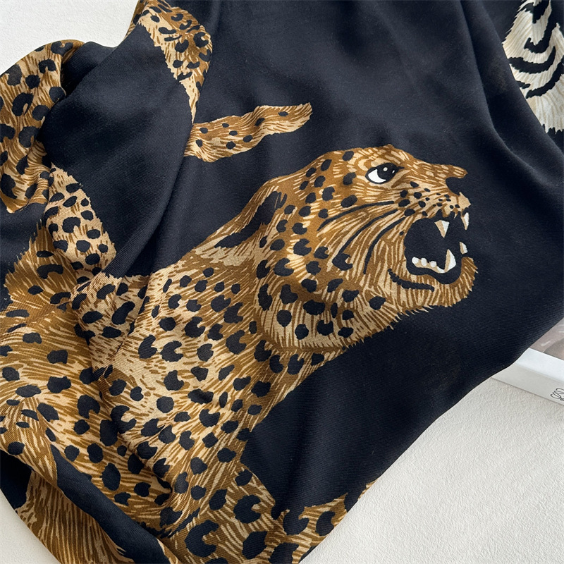 Lion Print Tassels Cashmere Lu - Winter Clothing Hong Kong ulasan dan harga